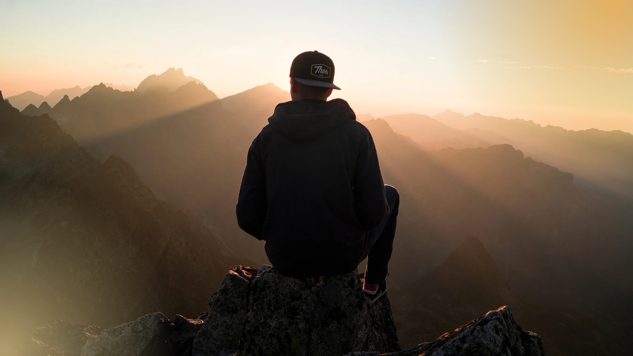 7 Signs God Is Working Behind the Scenes